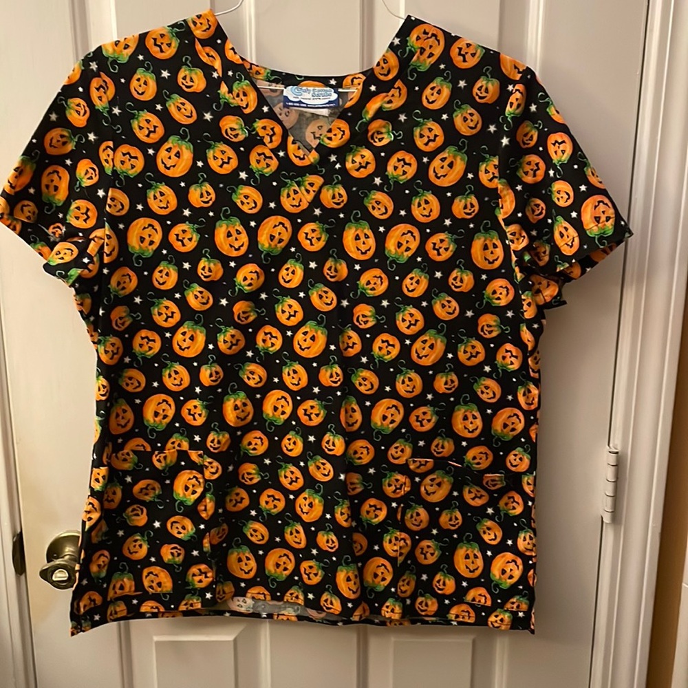 Women’s scrub top